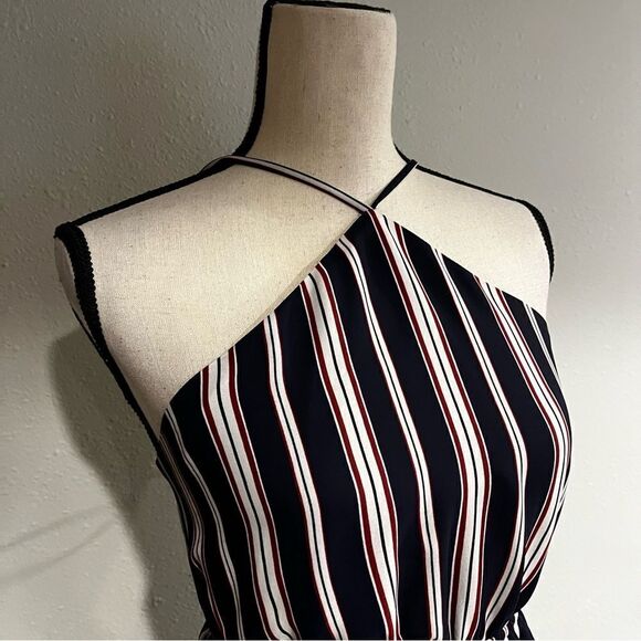 Striped halter dress with open back laced details - Picture 2 of 12